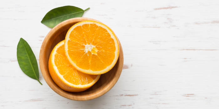 A vitamina C, ou ácido ascórbico é uma vitamina hidrossolúvel e, por isso, não é armazenada no organismo em quantidades significativas. Assim, devemos obtê-la através da alimentação e/ou suplementação. As frutas e os vegetais são as principais fontes de vitamina C: citrinos (laranjas, toranjas, limões, etc.), kiwis, morangos, meloa, papaia, tomate, brócolos, vegetais de folha […]